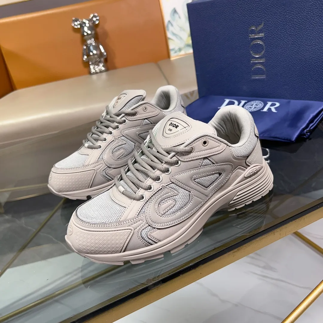 Men's Men's Shoes💰P460💰【DIOR】Dior's new B30 low-top sneakers✅ Carefully crafted from gray mesh fabric and white technical fabric, it features a CD30" graphic logo, and "DIO~B30" and "CD30" logos on the heel and tongue. The extra-light sculpted rubber sole is paired with iconic embellishments to enhance style, and internal stretch details create an ideal and comfortable wearing experience. Can be matched with a variety of casual looks to highlight a fashionable and modern sports style. Size: 38-44 (45 can be customized)